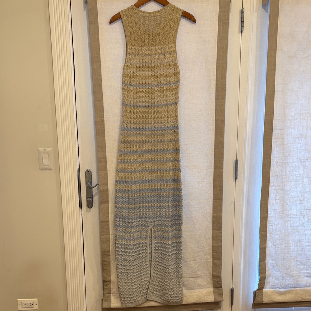 Elegant Sleeveless Sandro Knit Dress - Picture 3 of 4